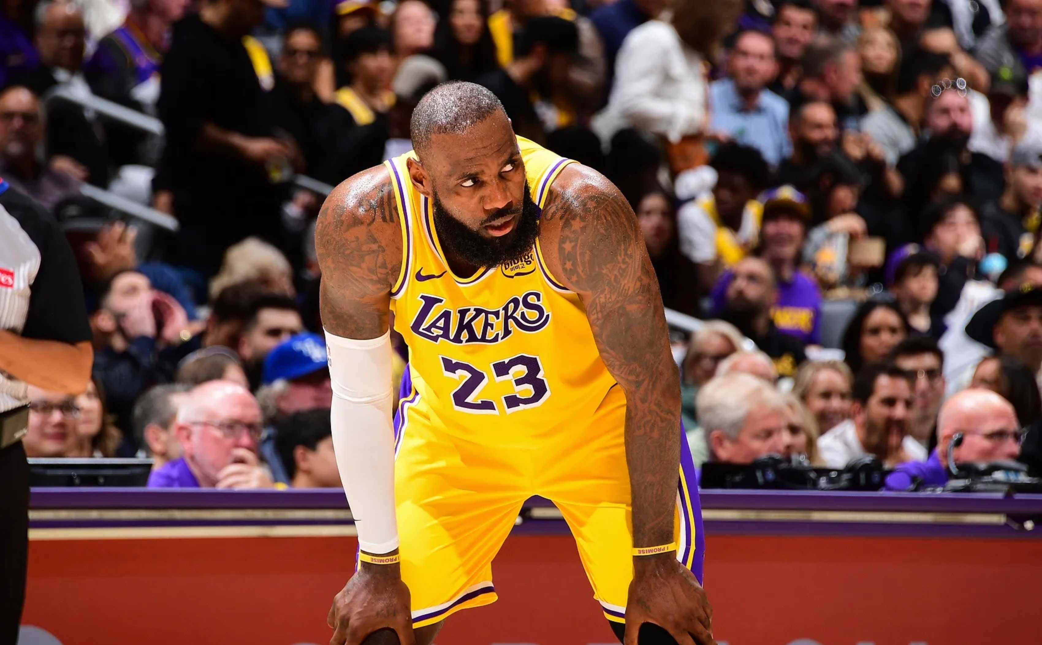 开云-詹姆斯官方宣布锐不可当新规，热火引发争议！赛场气氛高涨-开云